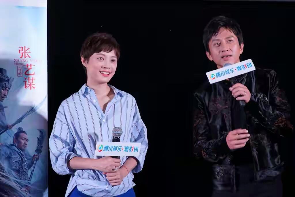 孙俪的气质一般人还真比不上！穿衬衫配小白裤，邓超也太有眼光了