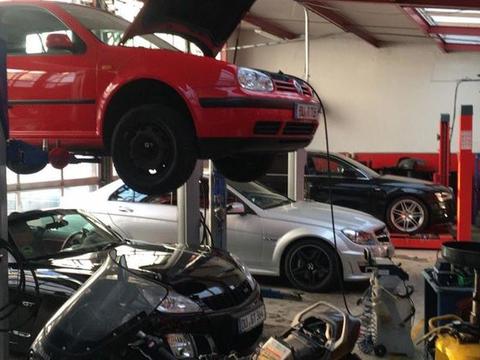 别再被4S店坑了，汽车的一些部件根本不需要原厂，别当冤大头！