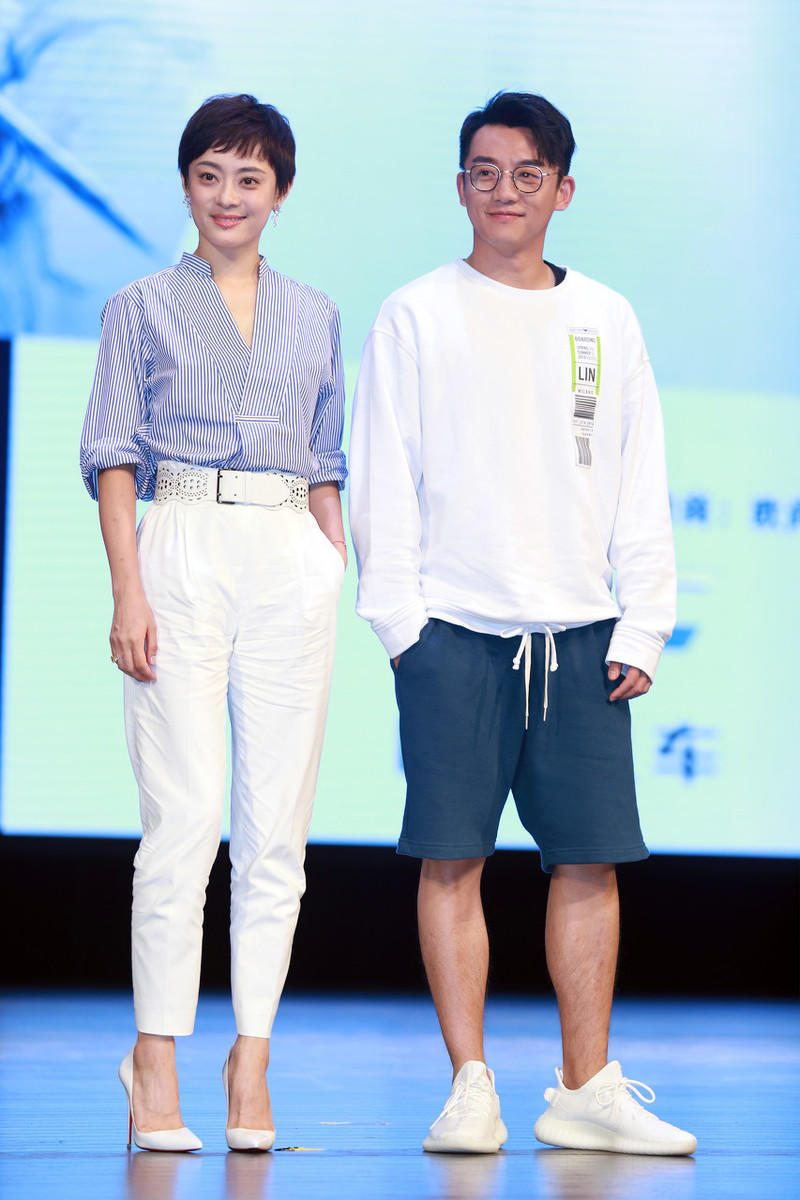 孙俪的气质一般人还真比不上！穿衬衫配小白裤，邓超也太有眼光了