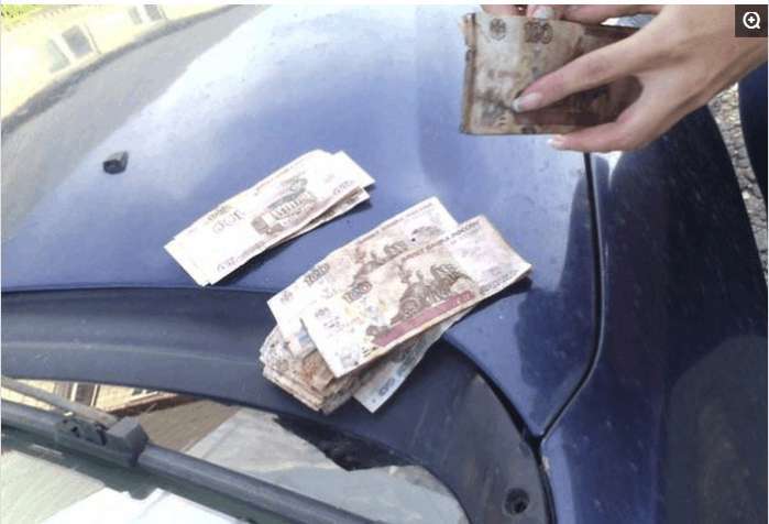 男子没有钱又想撑面子只好购买二手车,在清理时发现意外惊喜!休闲区蓝鸢梦想 - Www.slyday.coM 男子没有钱又想撑面子只好购买二手车,在清理时发现意外惊喜!休闲区蓝鸢梦想 - Www.slyday.coM