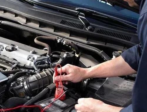 汽车电瓶的原理是什么,小车一般多少天不起动电瓶的电会跑完?