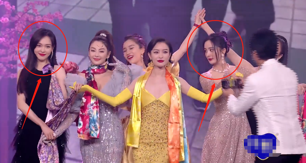 六大女星拍土味合照杨颖倪妮活泼抢c位唐嫣杨幂却避嫌明显
