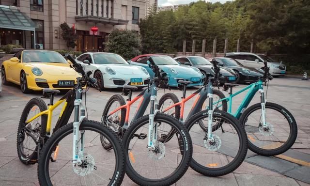 雅迪、爱玛、小刀又推出新电动车,一次充电,续航超过80公里!