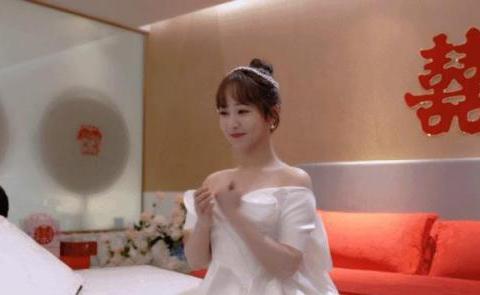 杨紫最新的婚纱造型上热搜了，网友们都大赞：太美了，好有仙气！