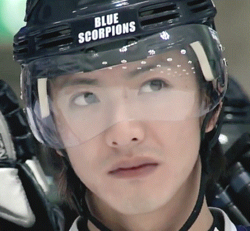 同款冰球服造型 粉丝都说肖战像木村拓哉 果然帅哥都是相似的