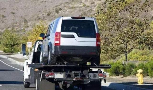 高速上遇到天价拖车费,别傻傻给钱,交警:他们都怕你打一个电话休闲区蓝鸢梦想 - Www.slyday.coM 高速上遇到天价拖车费,别傻傻给钱,交警:他们都怕你打一个电话休闲区蓝鸢梦想 - Www.slyday.coM