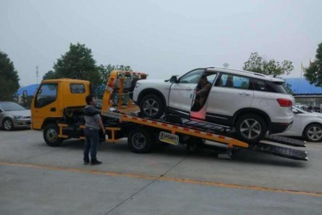 高速上遇到天价拖车费,别傻傻给钱,交警:他们都怕你打一个电话休闲区蓝鸢梦想 - Www.slyday.coM 高速上遇到天价拖车费,别傻傻给钱,交警:他们都怕你打一个电话休闲区蓝鸢梦想 - Www.slyday.coM