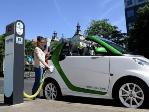 不对劲！新能源汽车怎么就成了城市的网红和一道光？