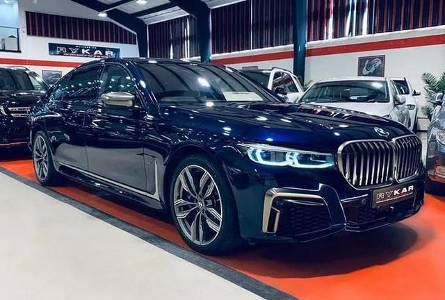2021款宝马m760li,宝马760li2021款 2021款m760li正式到港!6.6t 8at,头等舱后排