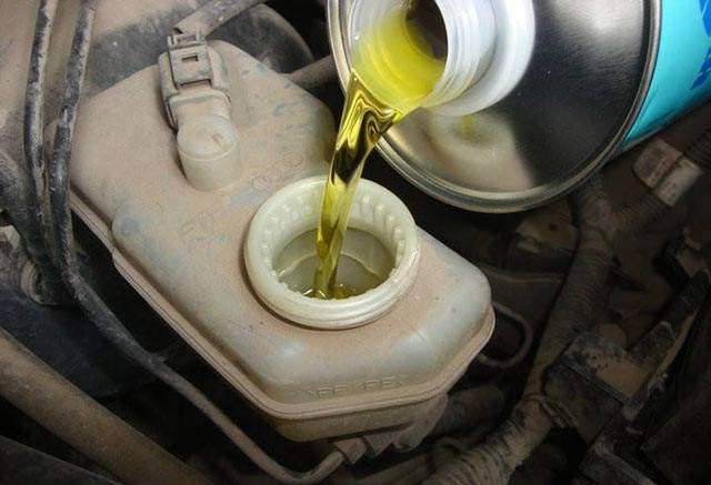 长期不换刹车油会导致刹车失灵吗？有哪些影响？