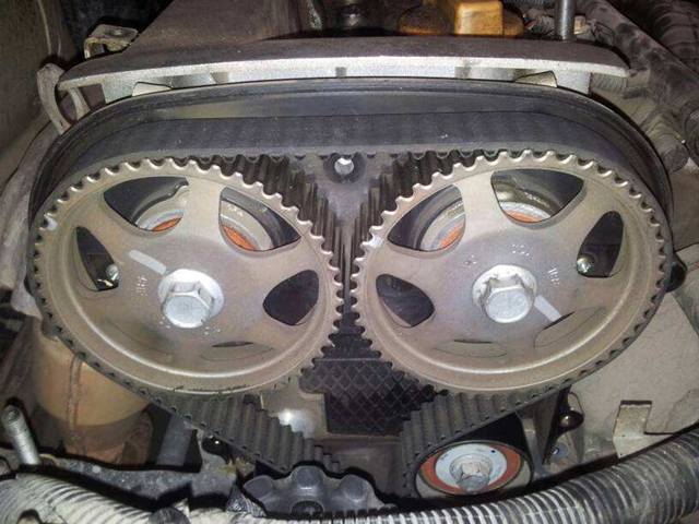 更换皮带时，为什么涨紧轮没坏也要同时更换？