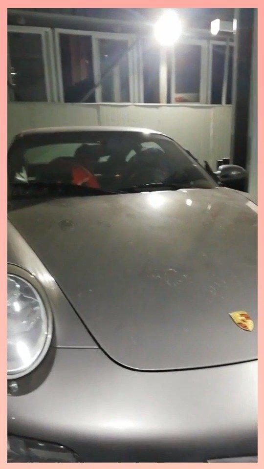 这辆保时捷部件老化很严重，更换了四个摆臂