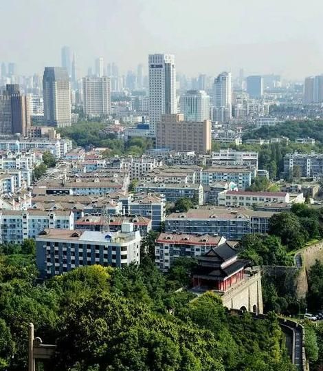 南京苏州gdp对比_苏州:对不起,南京杭州,市区GDP占比高,只是统计方式不同而已(2)