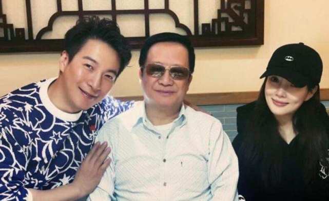 李小璐被曝姐弟恋，带小2岁绯闻男友见家长，已对贾乃亮彻底死心？