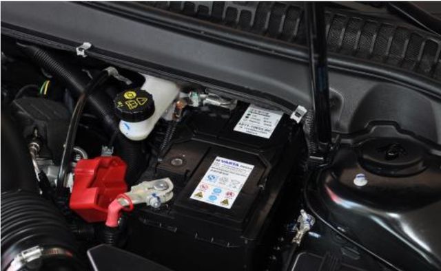 汽车上的电瓶几年换一次?看看修理工怎么说