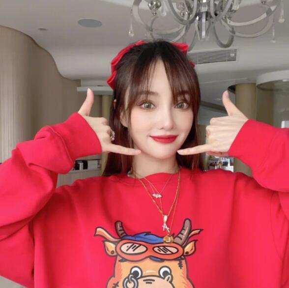 李小璐被曝姐弟恋，带小2岁绯闻男友见家长，已对贾乃亮彻底死心？