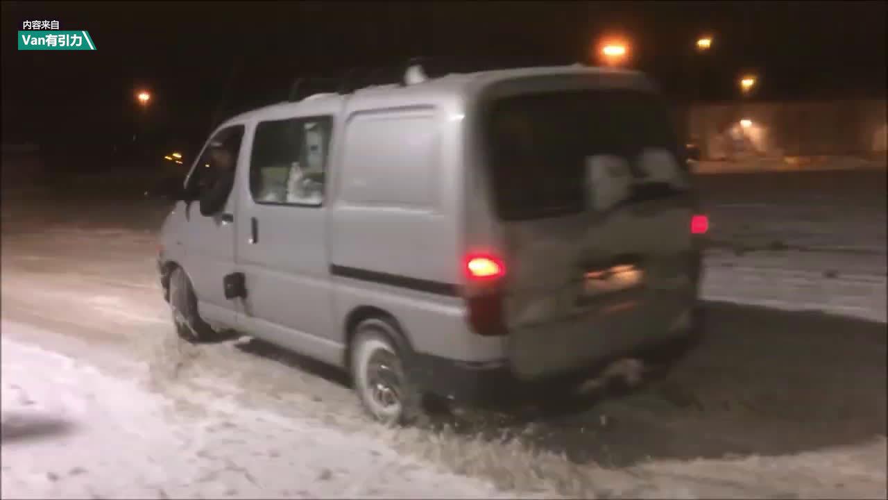 视频：这个疯狂漂移的半盲窗货Van不是阁瑞斯……