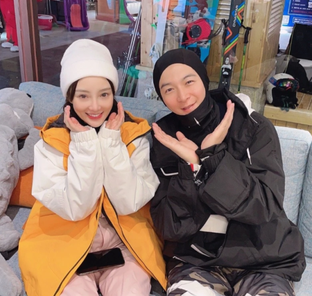 李小璐被曝姐弟恋，带小2岁绯闻男友见家长，已对贾乃亮彻底死心？