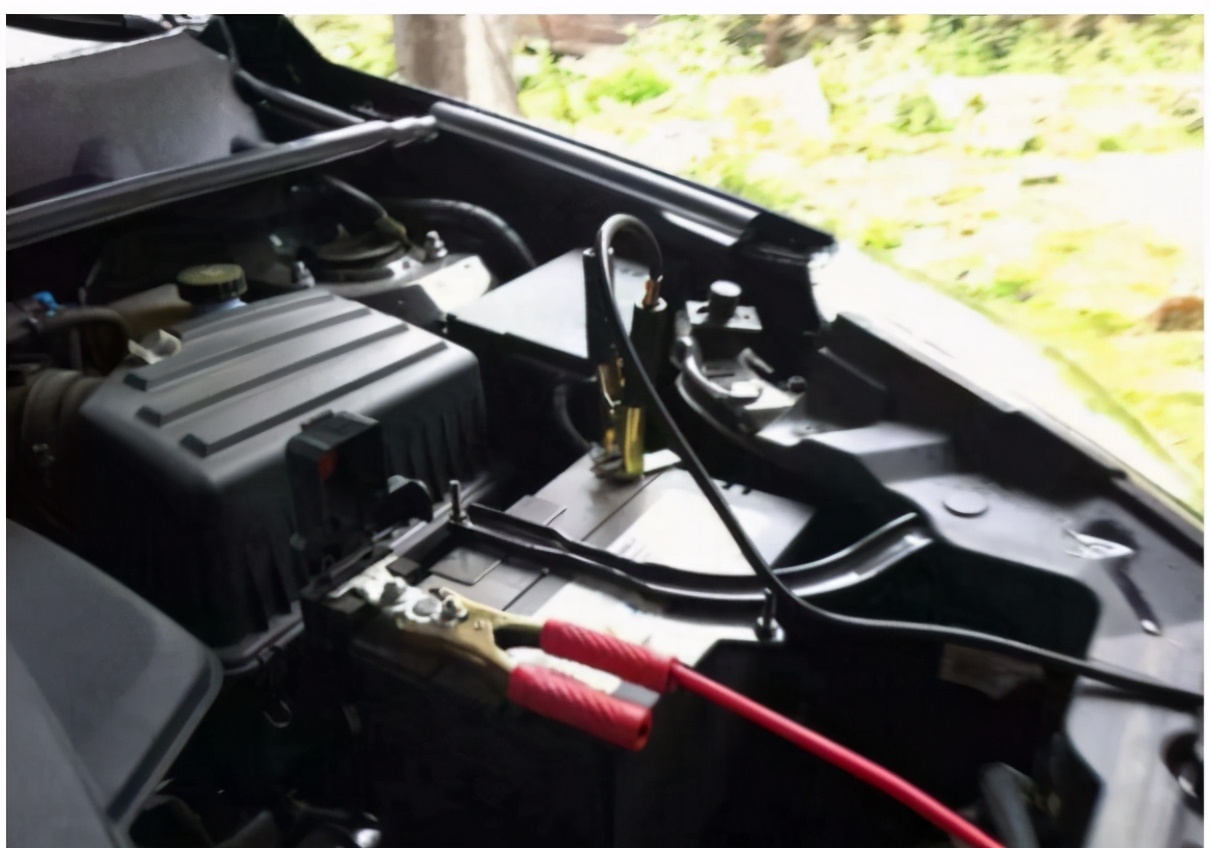 汽车上的电瓶几年换一次？看看修理工怎么说