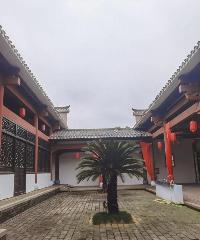 赣州赣南的客家文化城里面的客家宗祠就是一张很美的祠堂名片.