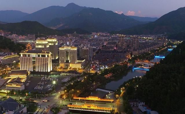 丽水人均gdp_中国人均收入50强出炉:武汉第29,成都第38,浙江共7城入围前20