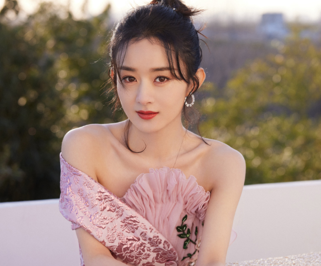 明星和网红同框：赵丽颖五官精致，梅婷素颜扛打，关晓彤巴掌脸