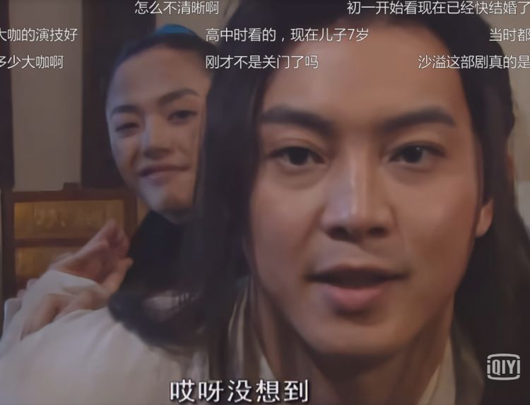 回看《武林外传》第一集,郭芙蓉初到同福客栈,秀才眼神耐人寻味