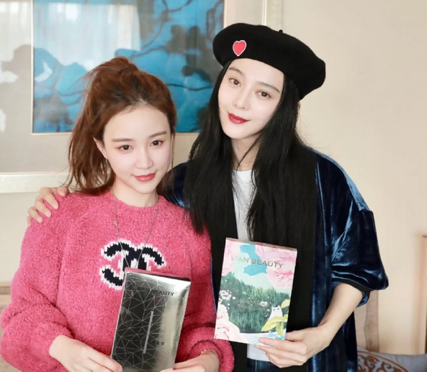 明星和网红同框：赵丽颖五官精致，梅婷素颜扛打，关晓彤巴掌脸