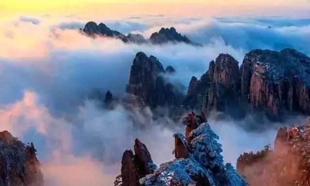 《红楼梦》青埂峰下,一块顽石,怎么变成,通灵宝玉呢