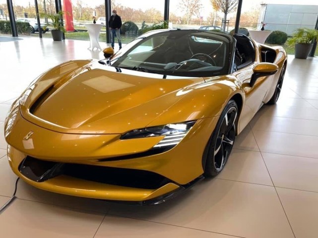 0-100km/h加速时间仅为2.5秒 全新法拉利SF90 Spider实车