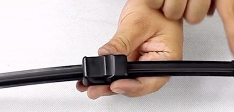 新雨刷跟玻璃摩擦响怎么办?