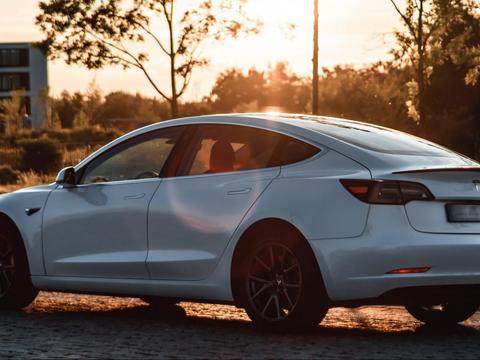 特斯拉准备在美国多个州推出保险公司