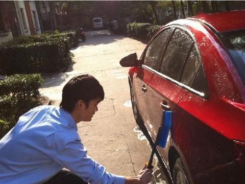保养汽车时,这些行为真的不要再做了,看似爱车其实是在毁车