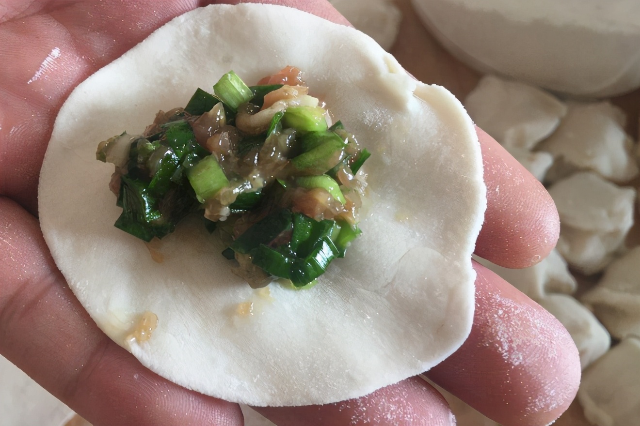 做韭菜猪肉馅饺子，记住“4要点”，韭菜不出水，饺子鲜香味道好