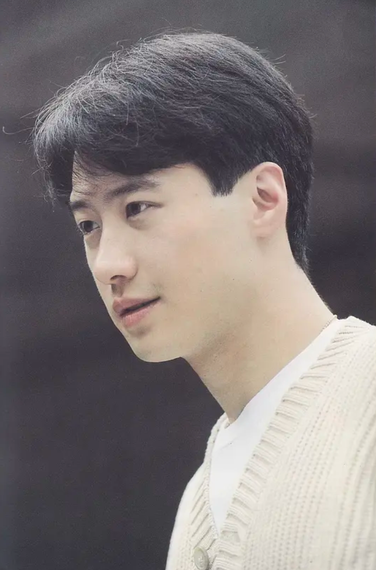 正文   粉丝最疯狂的一次举动,是在黎明1997年的演唱会上,组成十国