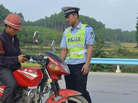 摩托车禁行,电动车禁售,那买不起车的人怎么办?专家提出建议!