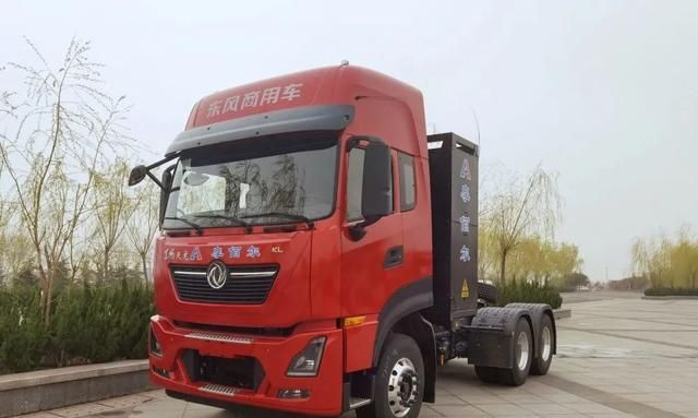 东风KL560牵引车,东风kx560牵引车 砂场牵引 电力来袭 | 100辆东风天龙kl电动牵引车在林州交付