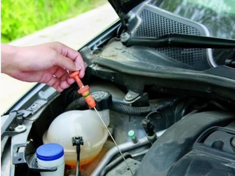 汽车润滑油选择和使用一些误区，车主注意到了吗？