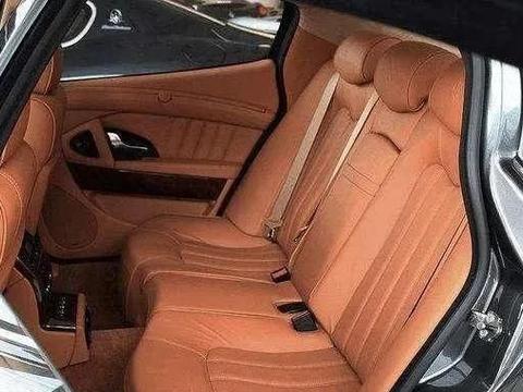 汽车后排中间凸起非常影响乘坐,为什么不取消掉这个设计呢?