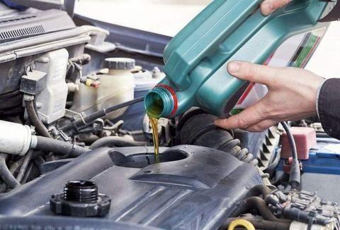 还在5000公里换一次机油?修车师傅：再这样汽车就要报废了!