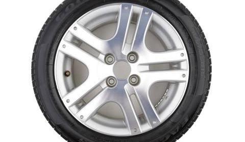 司机提醒：轮胎出现这些状况应立即更换，发生事故再换就晚了！