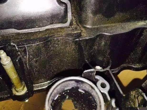 女子开宝马去4S店维修，拆开后维修人员懵了