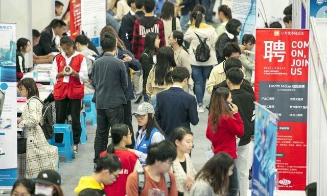 月薪3000雇不到农民工,却能雇大学生:教育内卷,就是让学历贬值 月薪3000雇不到农民工,却能雇大学生:教育内卷,就是让学历贬值