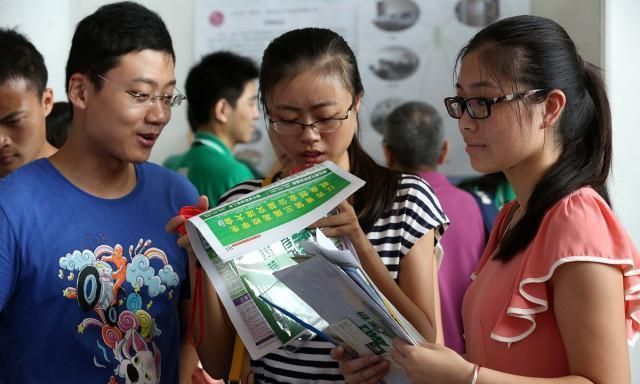 月薪3000雇不到农民工,却能雇大学生:教育内卷,就是让学历贬值 月薪3000雇不到农民工,却能雇大学生:教育内卷,就是让学历贬值