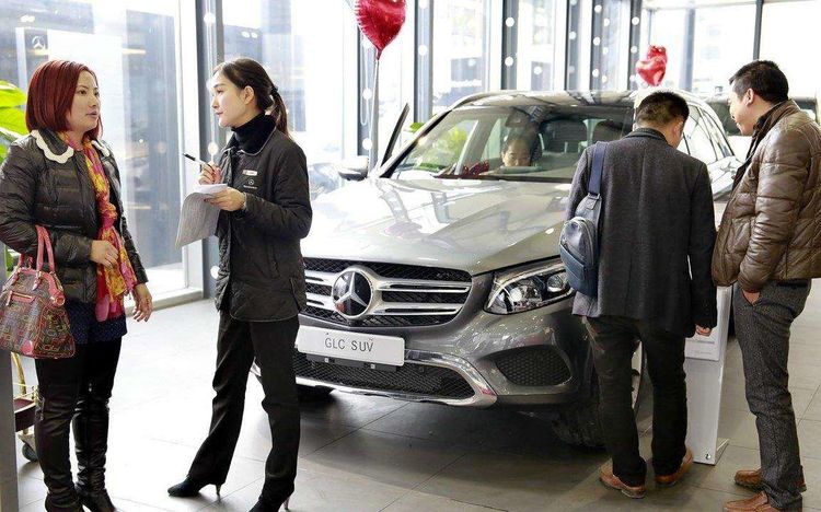 为什么“聪明人”都不买车了？老司机直言：买车等于买麻烦！