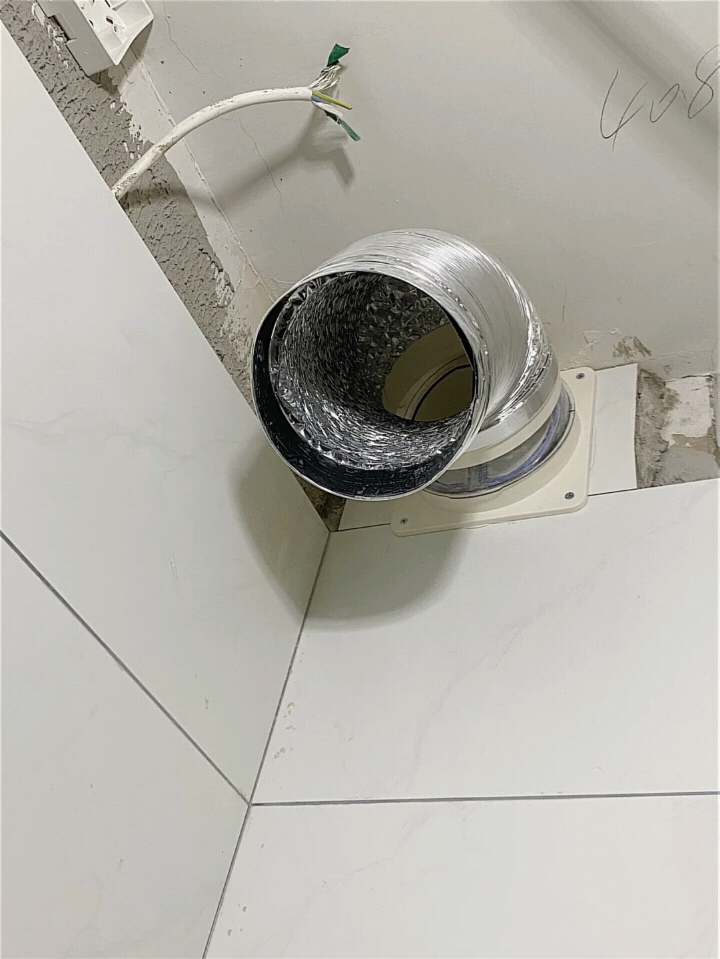 厨房的止逆阀最好安装两个,不仅烟道口要有,油烟机连接处也要有.