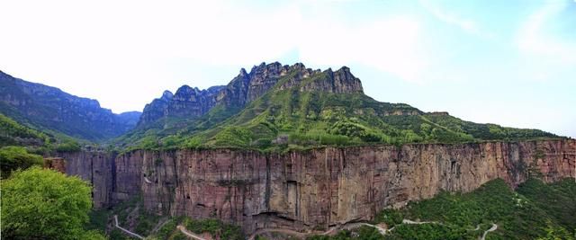 一座名为“仙”的河南山脉,海拔高度1672米,为国家地质公园