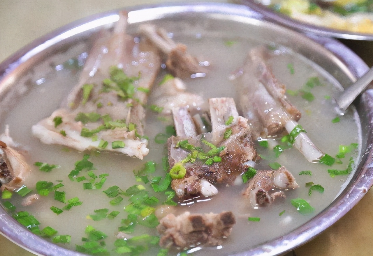 炖羊肉,记得放"1红1白1黄",肉嫩无膻味,羊汤清亮又好喝