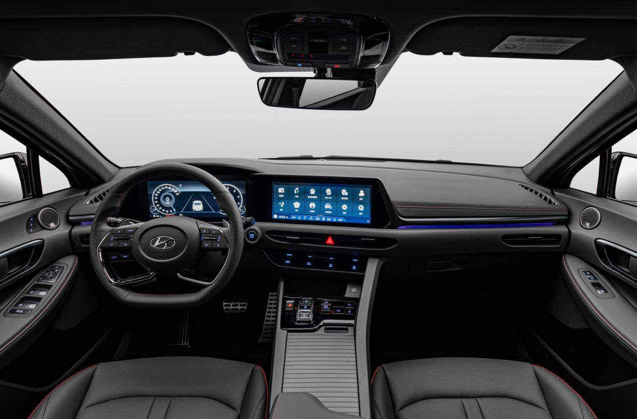 同期出道B级车如何选 大众帕萨特对比现代索纳塔