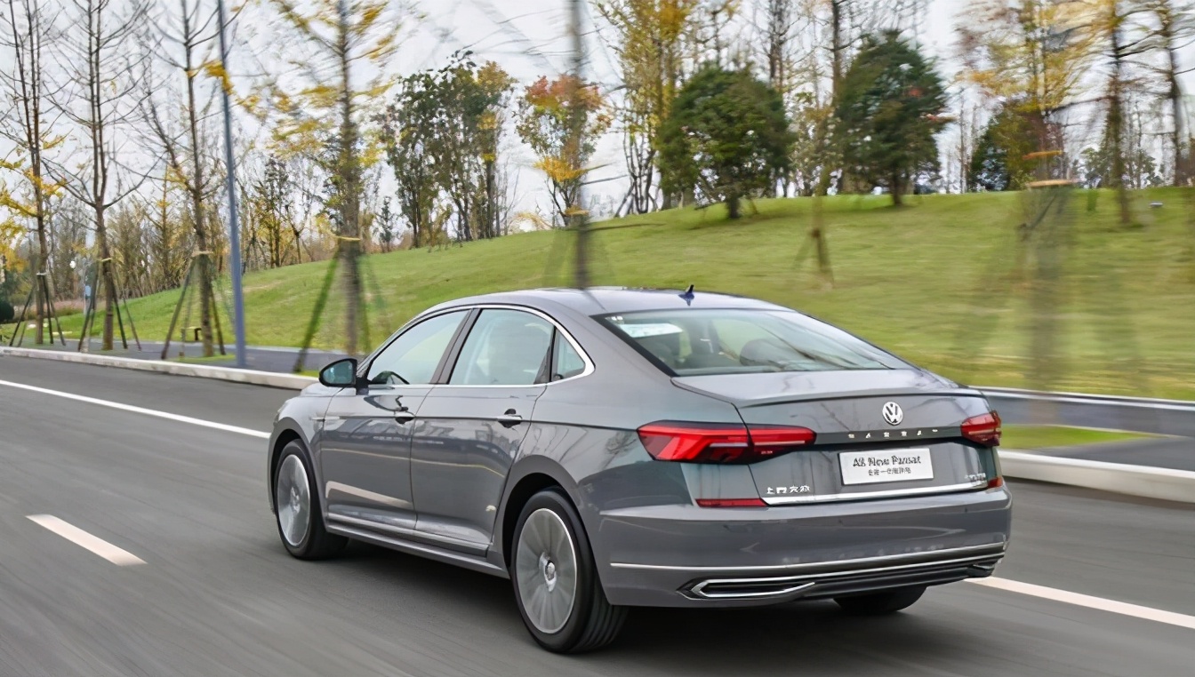 同期出道B级车如何选 大众帕萨特对比现代索纳塔